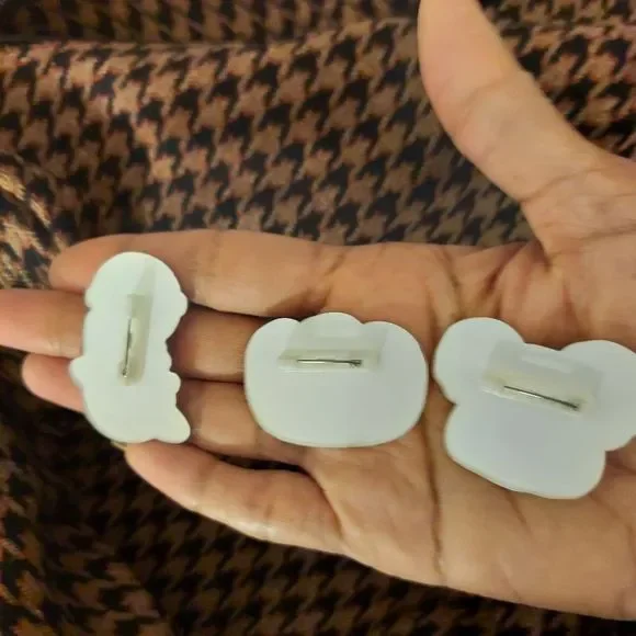 Houndstooth Crossbody Bag w/ 3 pins - Picture 5 of 10